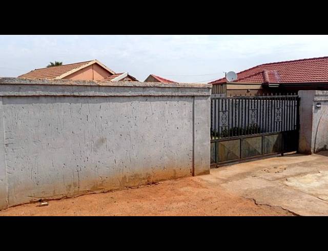 3 BEDROOM HOUSE FOR SALE IN MEADOWLANDS